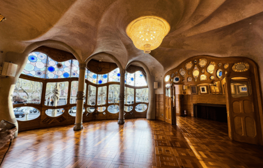 Casa Batllo Gold Entry With VR Tablet