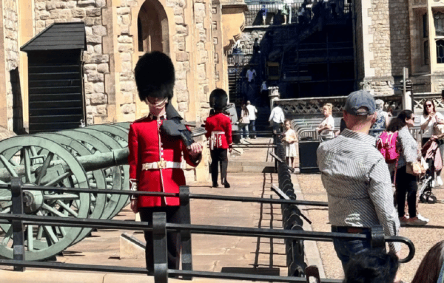 Entry Ticket to Tower of London and Crown Jewels with Audio Guide