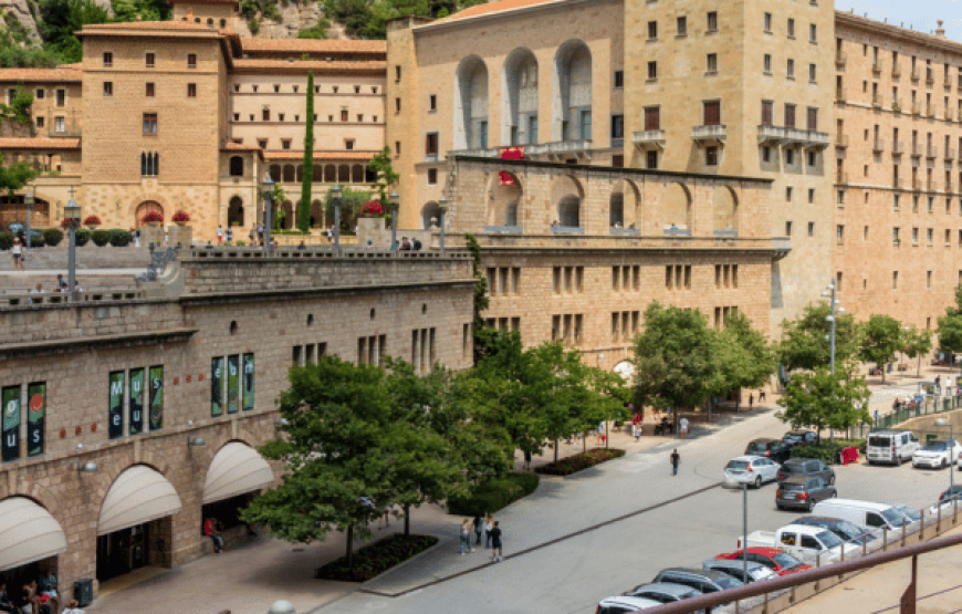 Barcelona to Montserrat Guided Tour with Tickets