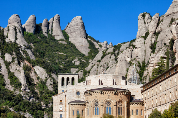 Barcelona to Montserrat Guided Tour with Tickets Included